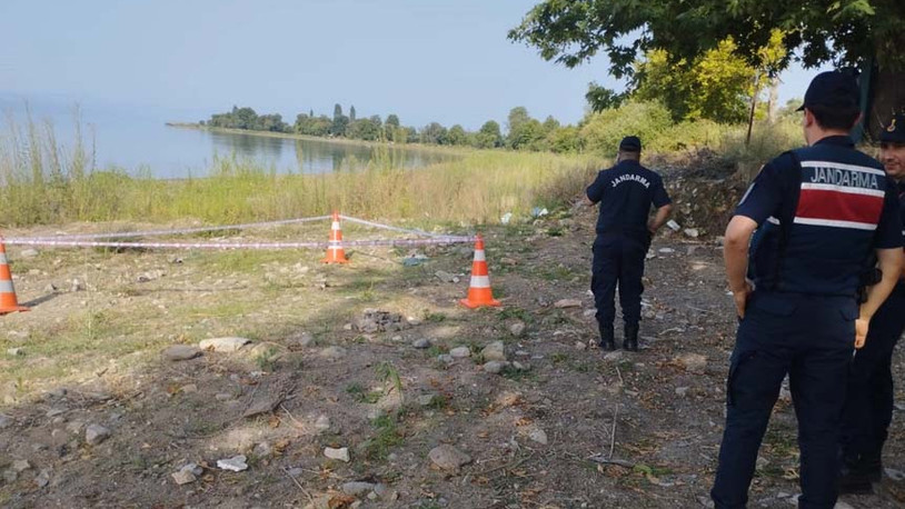 6 yaşındaki çocuk İznik Gölü'nde el bombası buldu
