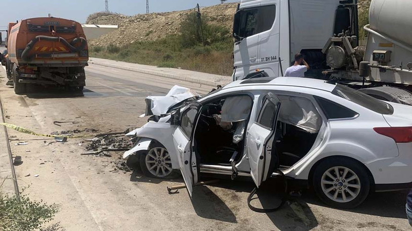 Otomobilin ön camından fırlayan kadın hayatını kaybetti