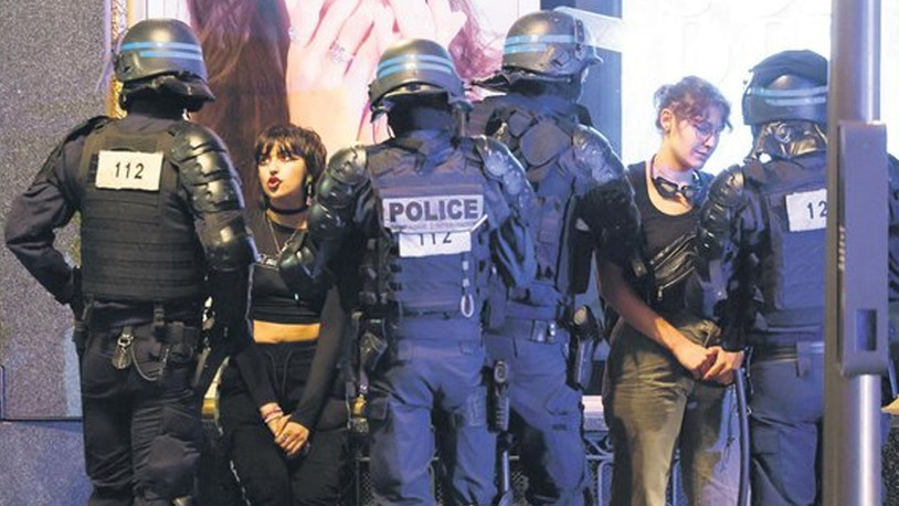 Fransa'da polis ve jandarma telefonlardan gizlice görüntü alabilecek