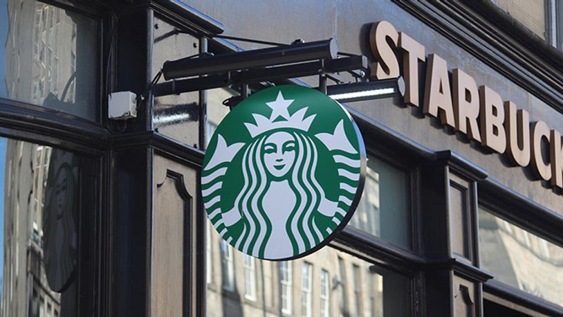 Starbucks'ta çirkin olay: Müşterinin bardağına 'Zırto' yazıldı