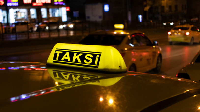 Buğra Gökce duyurdu: Taksicinin trafikteki skandal görüntülerine yaptırım uygulandı
