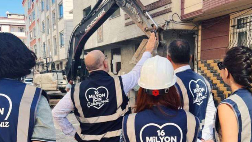 İstanbul'da riskli binalar yıkılıyor