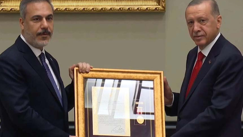 Erdoğan'dan Hakan Fidan'a 'üstün hizmet madalyası'