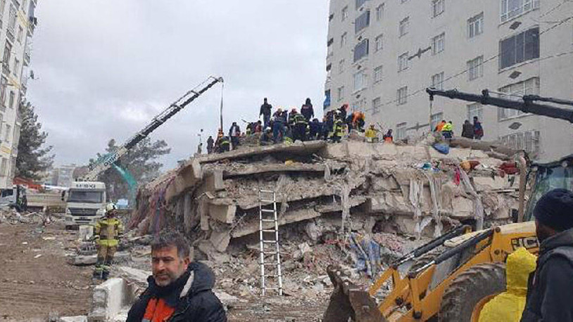 Depremde 137 kişinin öldüğü apartmanların hem ruhsatsız hem projesiz olduğu ortaya çıktı