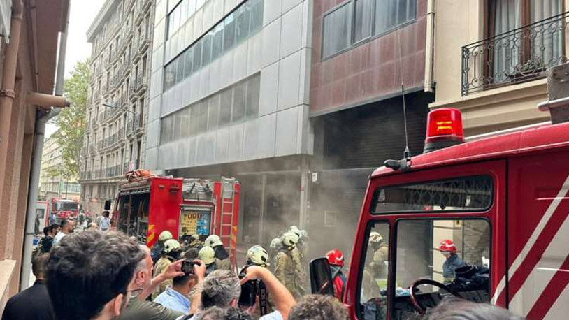 Şişli'de kitabevinde yangın çıktı