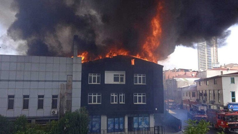 İstanbul'da iş yerinde yangın
