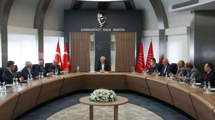 CHP Genel Başkanı Kılıçdaroğlu, Antalya il ve ilçe başkanlarıyla bir araya geldi