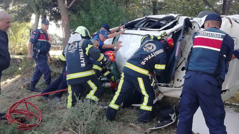 Otomobil ile elektrikli bisiklet çarpıştı: 3 ölü