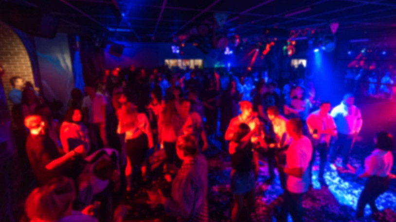 Gece kulübüne operasyon düzenlendi: Yüzlerce turisti dolandırmışlar