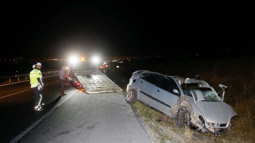 Yolcu otobüsü ve otomobil çarpıştı: 1 kişi öldü