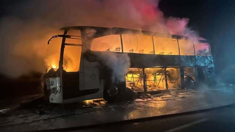 Sivas'ta seyir halindeki yolcu otobüsü yandı