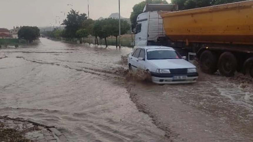 Kayseri'de sağanak yağış sele neden oldu