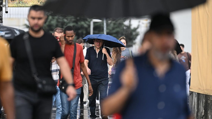 İstanbul'da sağanak yağış etkisini göstermeye başladı