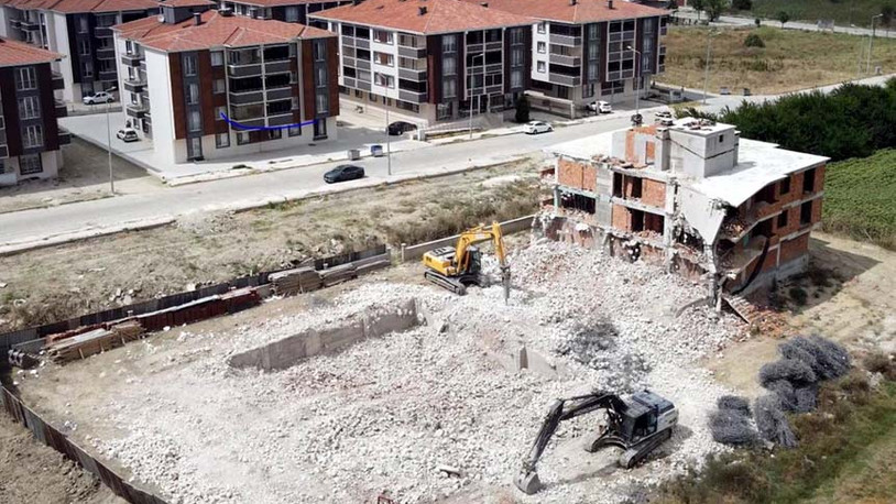 'Uygunluk' raporu verilen beton 'kullanılamaz' çıktı: Binalar yıkıldı