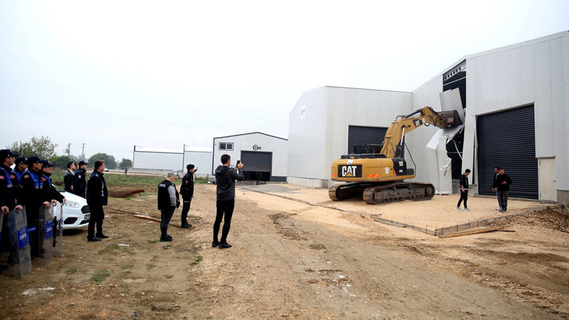 Yaylacık’ta kaçak fabrika yıkıldı