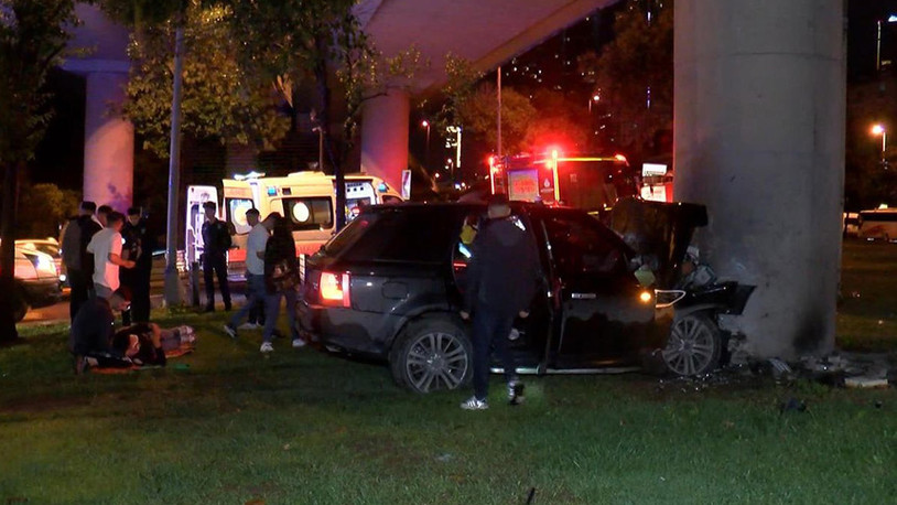 Cip viyadüğün beton ayağına çarptı, 1'i ağır 4 kişi yaralandı