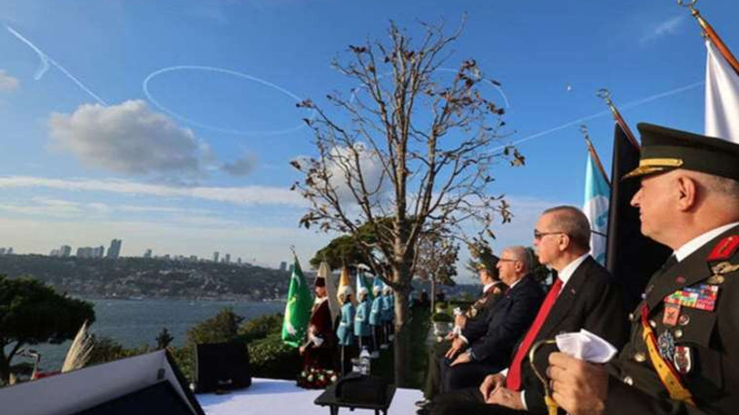 Erdoğan, İstanbul Boğazı'ndaki geçit törenini Vahdettin Köşkü’nden selamladı