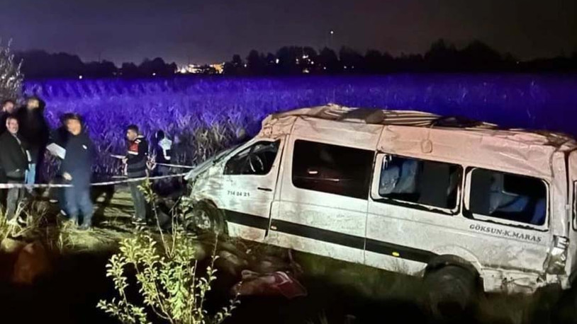 Yolcu minibüsü şarampole uçtu: 1 ölü, 10 yaralı
