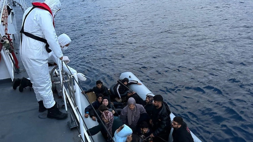 İzmir'de 57 düzensiz göçmen kurtarıldı