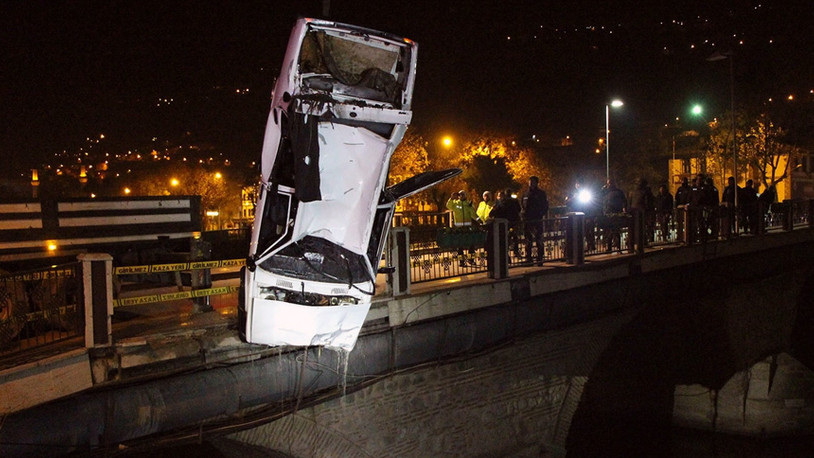 Amasya'da feci kaza: Otomobil köprüden Yeşilırmak Nehri’ne uçtu