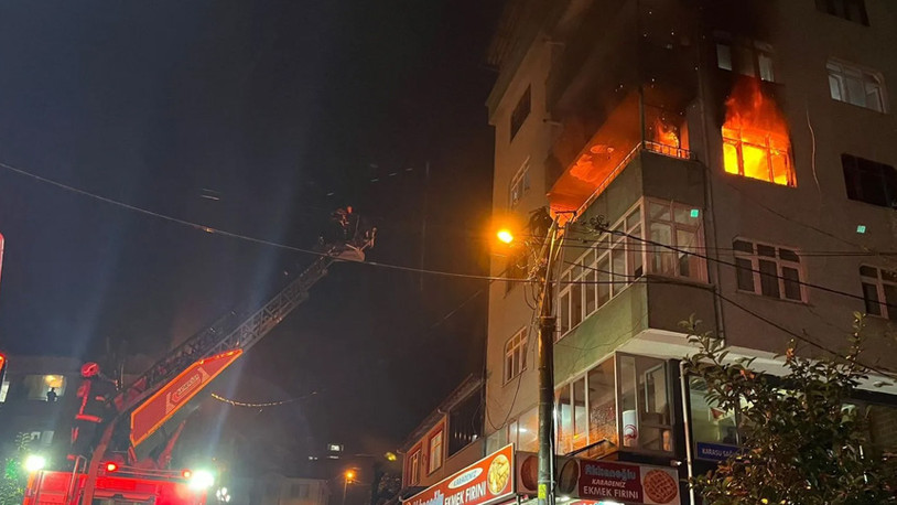 Sakarya'da 4 katlı apartmanda yangın