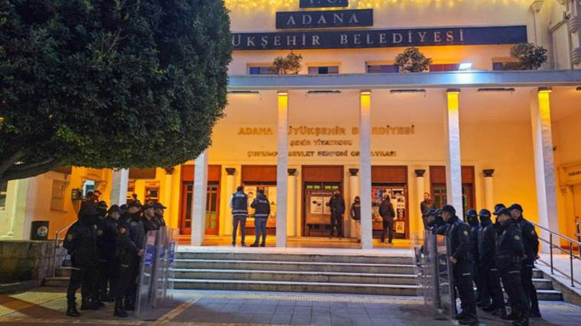 Adana Büyükşehir Belediyesi'ne düzenlenen operasyonda gözaltına alınan 10 kişi adliyede