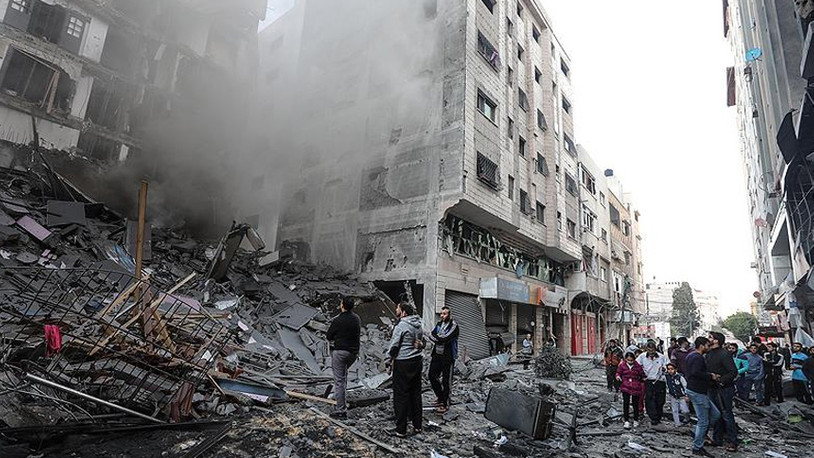 İsrail, Gazze'de medya ofisi bombaladı