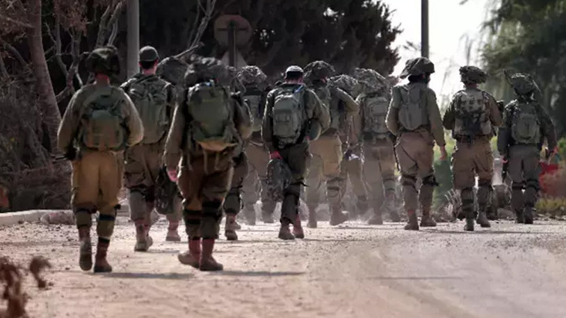 İsrailli askerler, camiyi işgal ederek Yahudi duası okudu