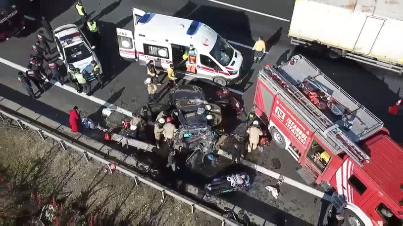 Kuzey Marmara Otoyolu'nda kaza: Otomobil TIR'a çarptı