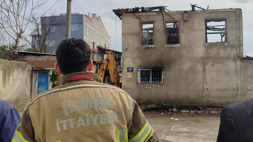 İzmir'de yangın: 18 yaşındaki genç öldü