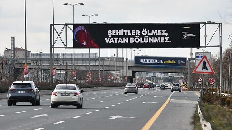 Ankara'daki LED ekranlara 'Şehitler Ölmez, Vatan Bölünmez' yazısı