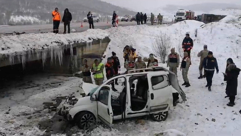 Erzincan’da kaza: 1 ölü, 6’sı asker 9 yaralı