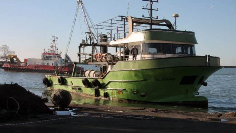 Panik anları: Balıkçıların ağına mayın takıldı