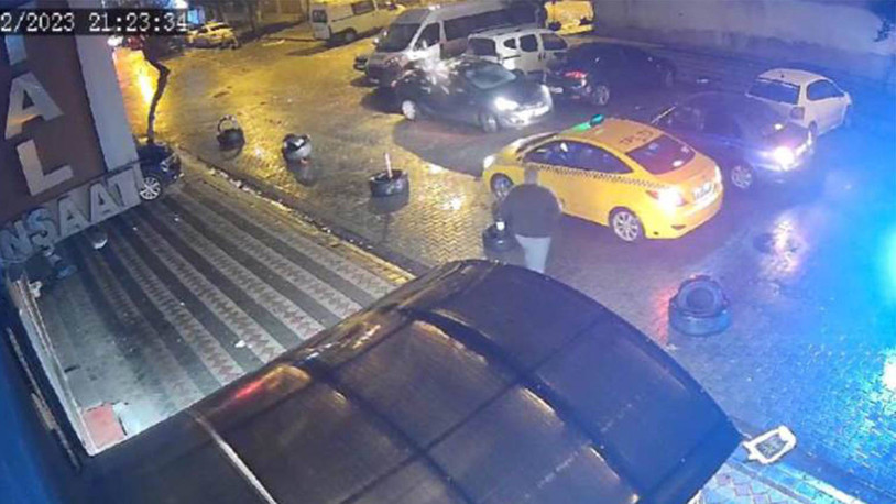 Sultangazi'de otomatik silahlarla 1 kişiyi öldüren şahıslar yakalandı