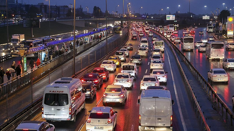 İstanbul kilitlendi: Trafik yoğunluğu yüzde 90'a çıktı