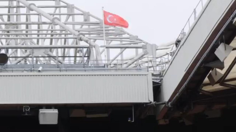 Manchester United'ın stadında Türk bayrağı dalgalandı