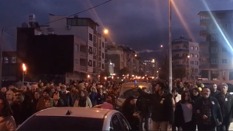 Hatay'da sessiz yürüyüş: Depremzedeler, Erdoğan'ın sözlerini kınadı