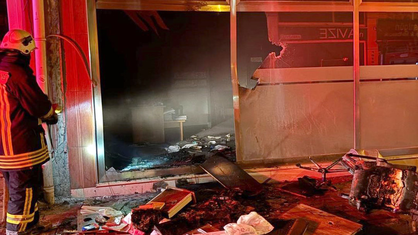 Kırklareli Belediyesi'ne ait bina kundaklandı: Özgür Özel'den tepki