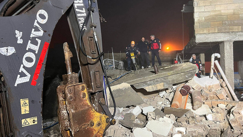 Şanlıurfa’da 2 katlı ev çöktü: 2 ölü, çok sayıda yaralı