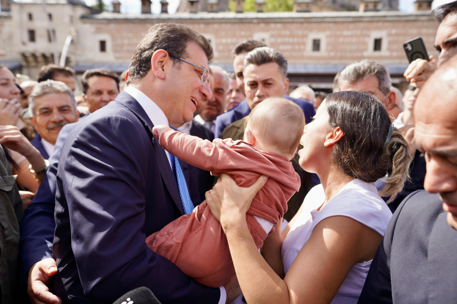 İmamoğlu: 'Bir avuç insanı değil, bu memleketin evlatlarını mutlu etmek için, hep birlikte milletin iktidarına yürüyeceğiz' - Resim : 5