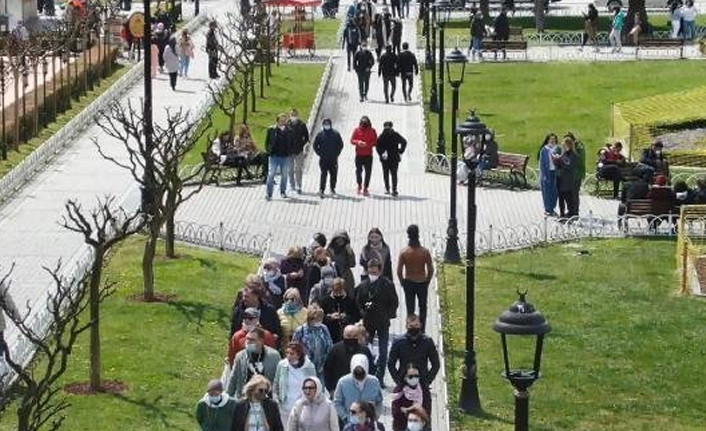 Sultanahmet'te turist yoğunluğu: Sosyal mesafeyi hiçe saydılar - Resim : 1