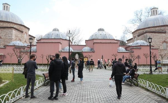 Sultanahmet'te turist yoğunluğu: Sosyal mesafeyi hiçe saydılar - Resim : 3