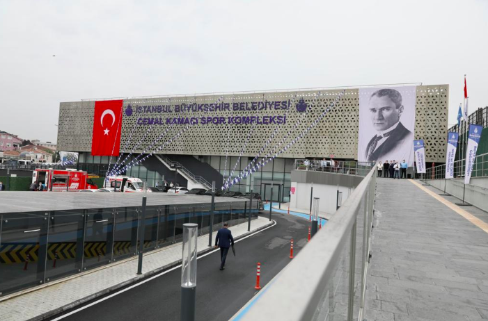 İBB'nin tepeden tırnağa yenilediği Cemal Kamacı, Türkiye’nin halka açık en büyük yüzme tesisi oldu - Resim : 6