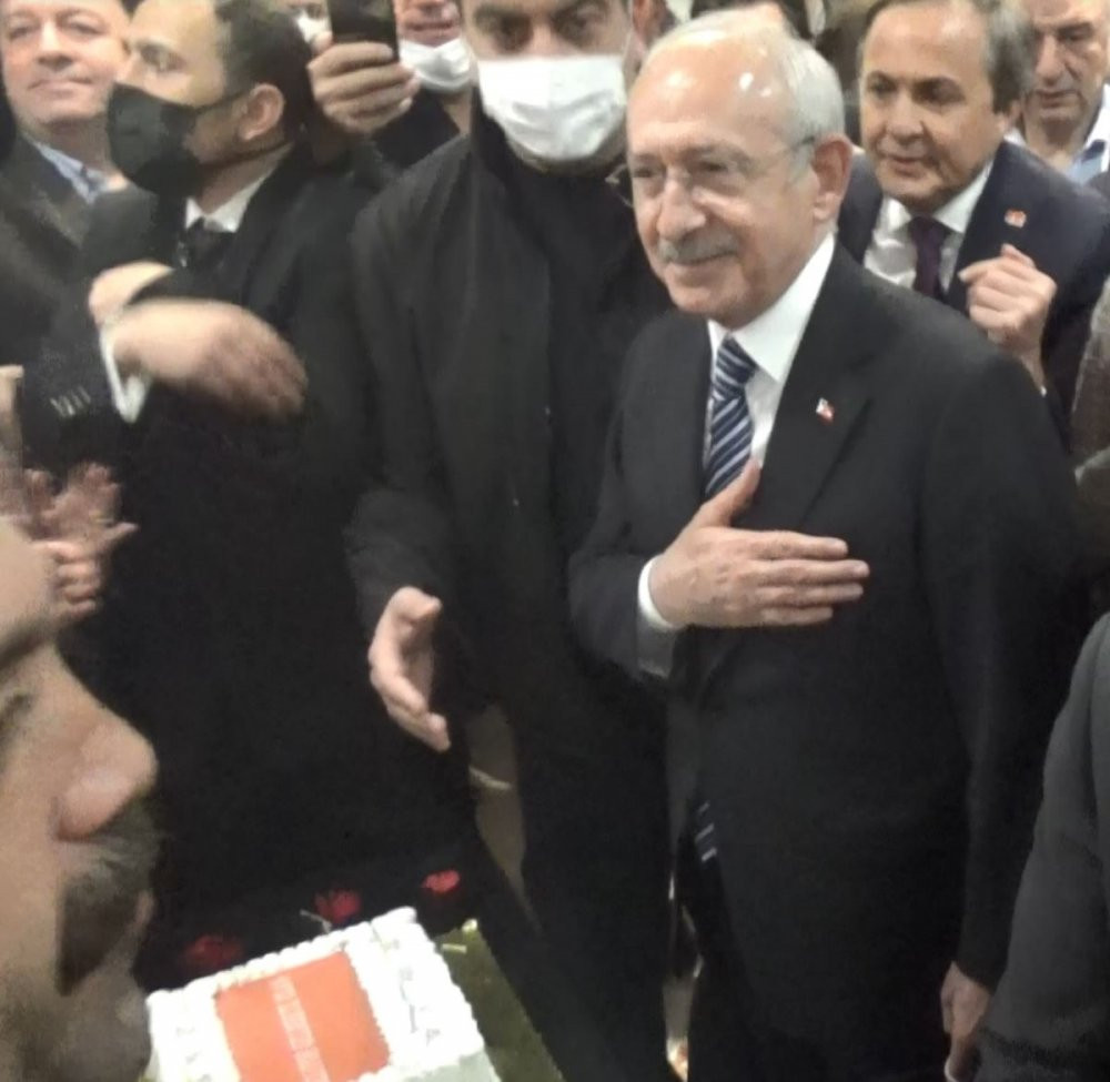 CHP lideri Kılıçdaroğlu'na sürpriz kutlama - Resim : 1