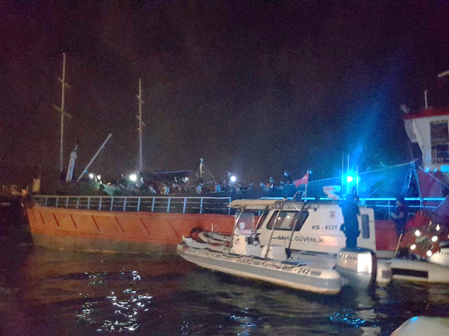 İzmir'de 268 sığınmacı yakalandı: Organizatörler gözaltında - Resim : 1