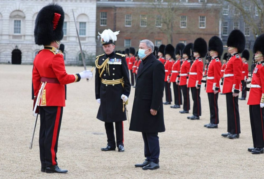 Bakan Akar Londra'da - Resim : 1