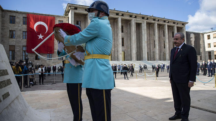 TBMM 100 yaşında: Anıtkabir'de tören - Resim : 2