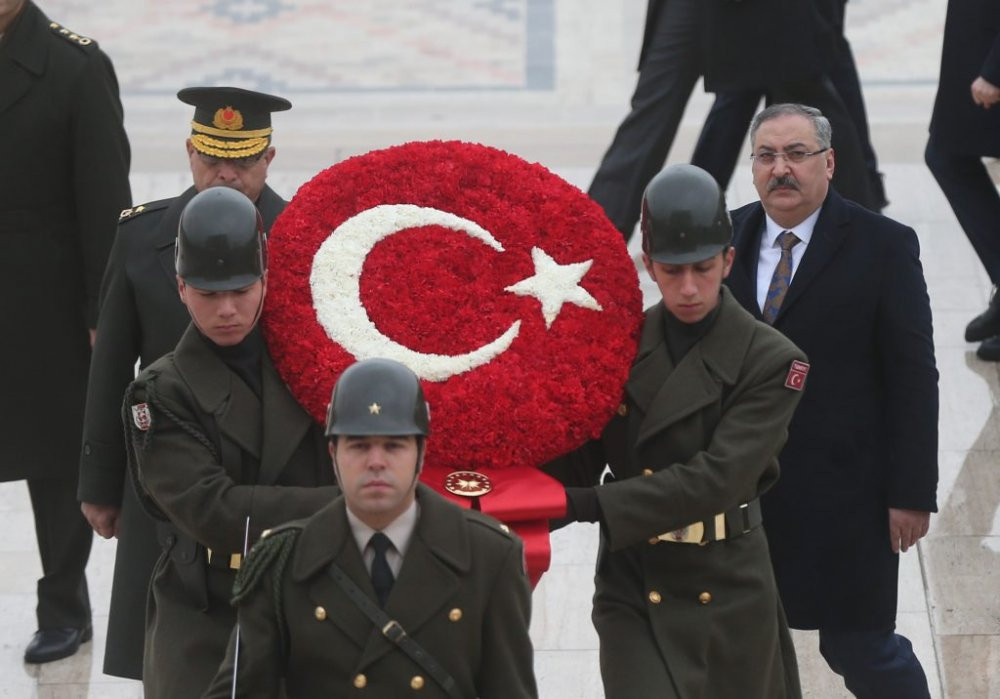 İsmet İn&ouml;n&uuml;, Anıtkabir'deki mezarı başında anıldı - Resim : 2