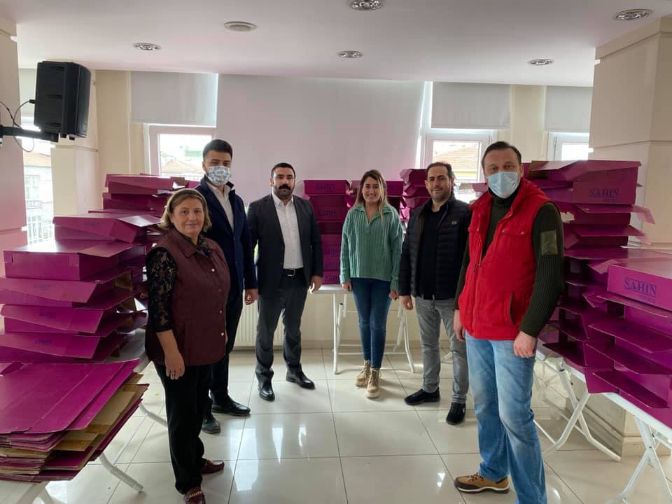 CHP Bakırköy örgütünden ihtiyaç sahiplerine destek - Resim : 1