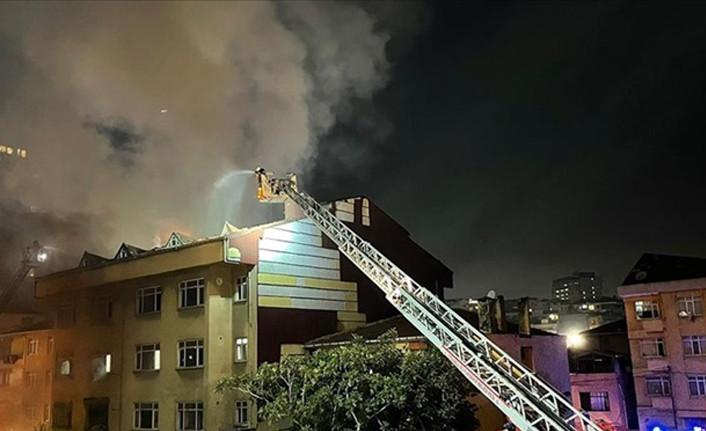Kadıköy'de patlamanın ardından çıkan yangın kontrol altına alındı: Valilik ve İBB'den açıklama - Resim : 1